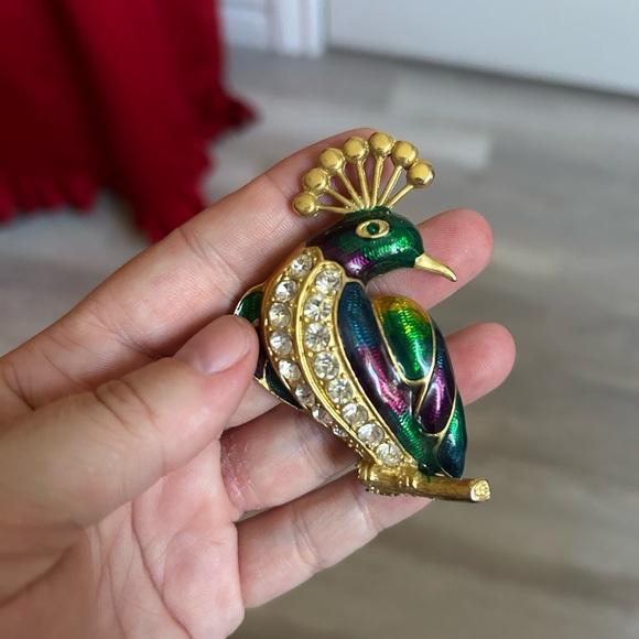 4/$50 Parrot hard enamel bird vintage brooch 😍 - Picture 5 of 11